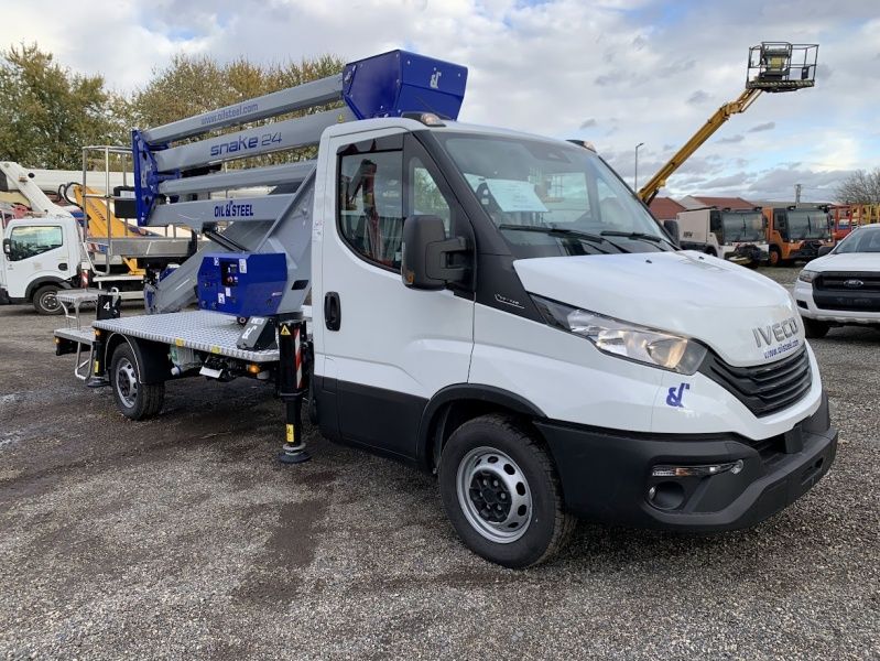 ÚJ- Iveco Daily Oil&Steel Snake 24 - 23,5m, 250kg- RAKTÁRON ÚJ- Iveco Daily Oil&Steel Snake 24 - 23,5m, 250kg- RAKTÁRON